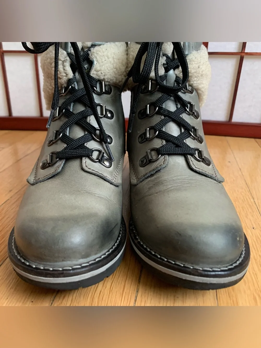 VGUC DROMEDARIS KARA Gray Leather/Faux Fur Lace-Up/Zip Up Ankle Boots SZ 38/7.5M